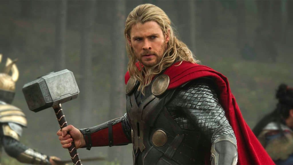 Thor: Chris Hemsworth aparece forte em último dia de filme da Marvel
