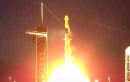 SpaceX lança missão CRS-25 para entregar suprimentos à ISS