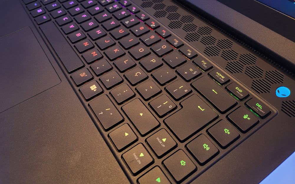 Luzes RGB do teclado do Alienware m15 R7 podem ser configuradas tecla a tecla