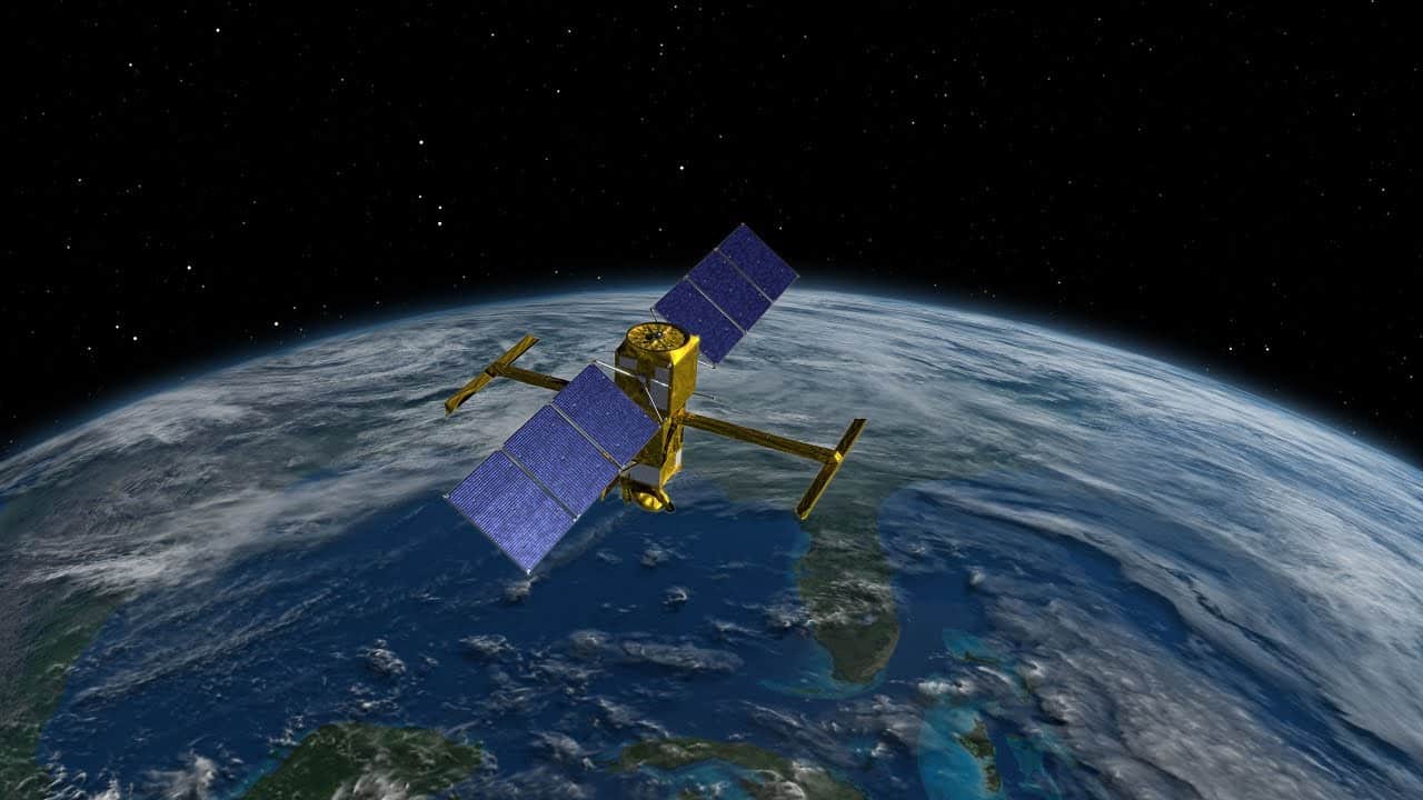 Ver un satélite de agua desplegándose en el espacio