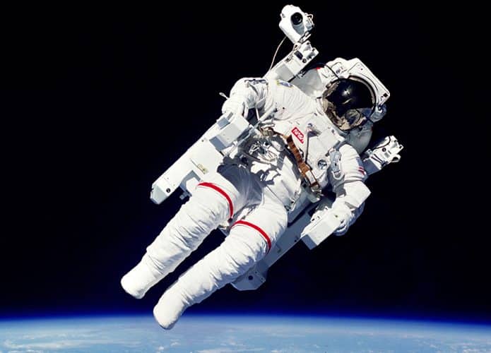 O que acontece com o corpo de um astronauta quando ele está no espaço?