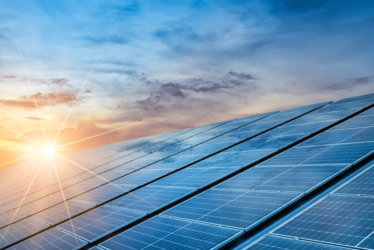 O Brasil está na corrida pela tecnologia que irá revolucionar a energia solar (Crédito: Fit Ztudio/ Shutterstock)